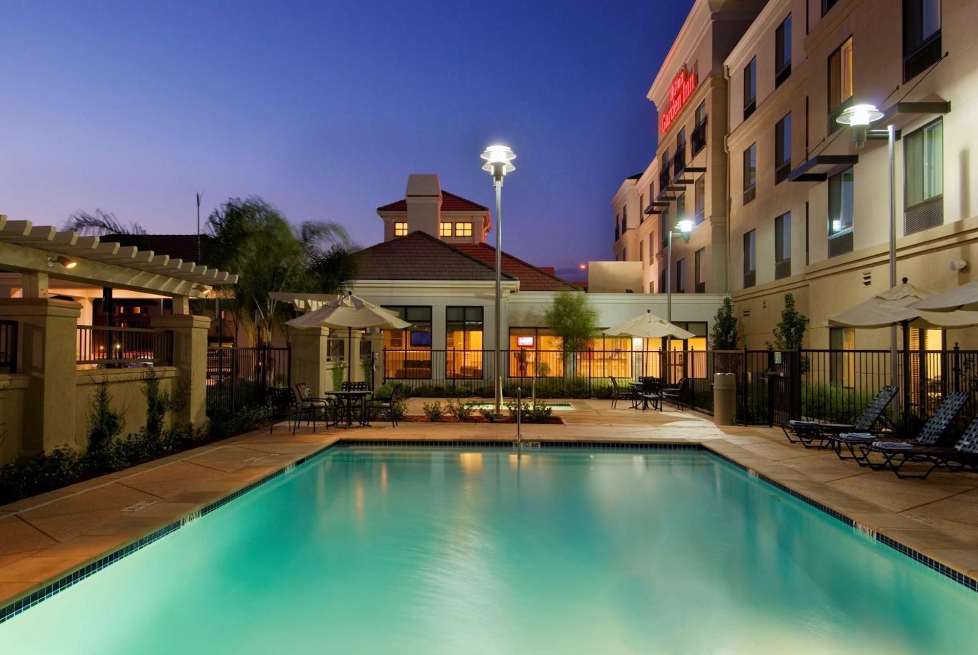 Hilton Garden Inn Sacramento אלק גרוב מראה חיצוני תמונה